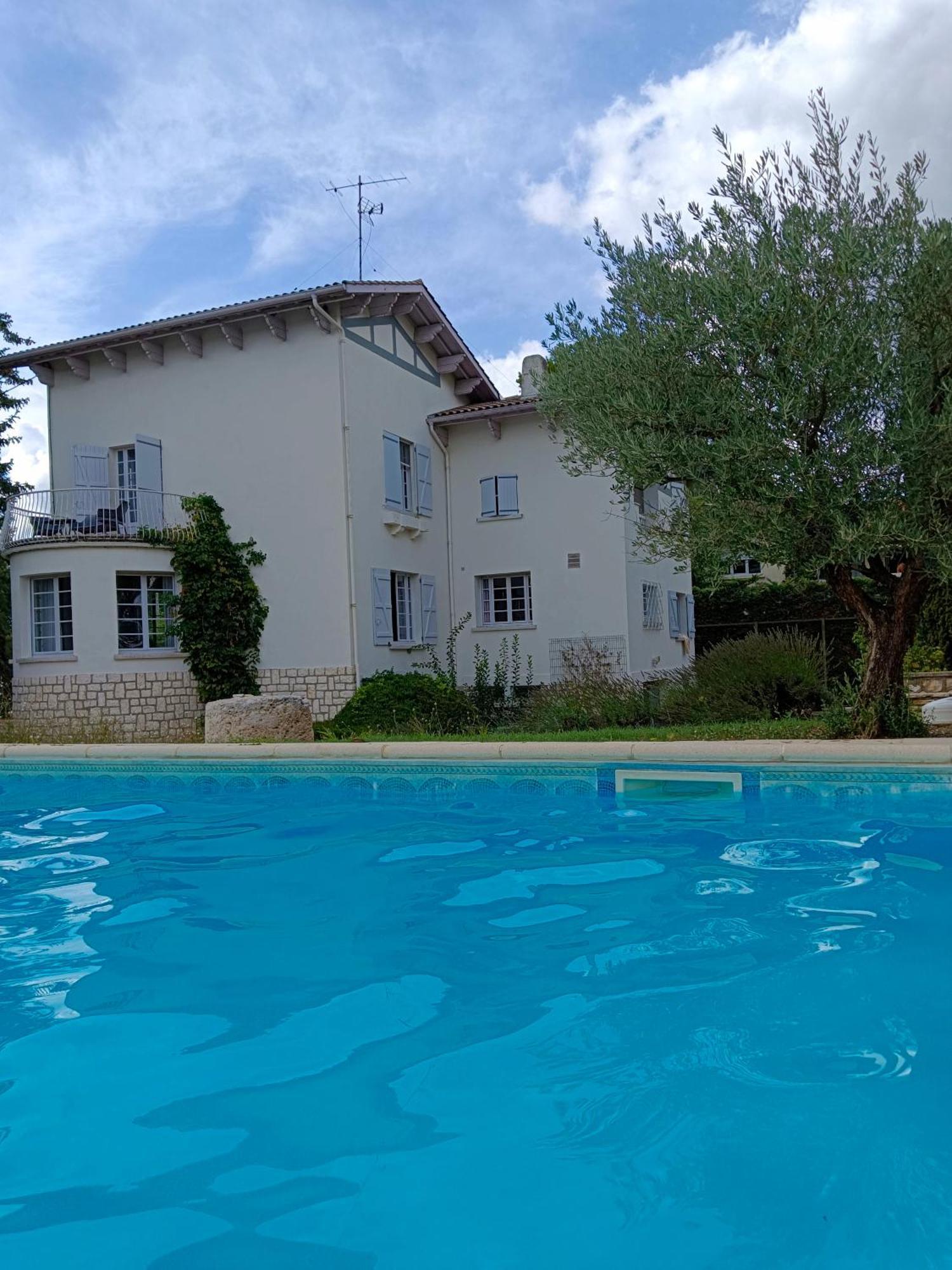 La Maison Basque Sainte-Livrade-sur-Lot ภายนอก รูปภาพ
